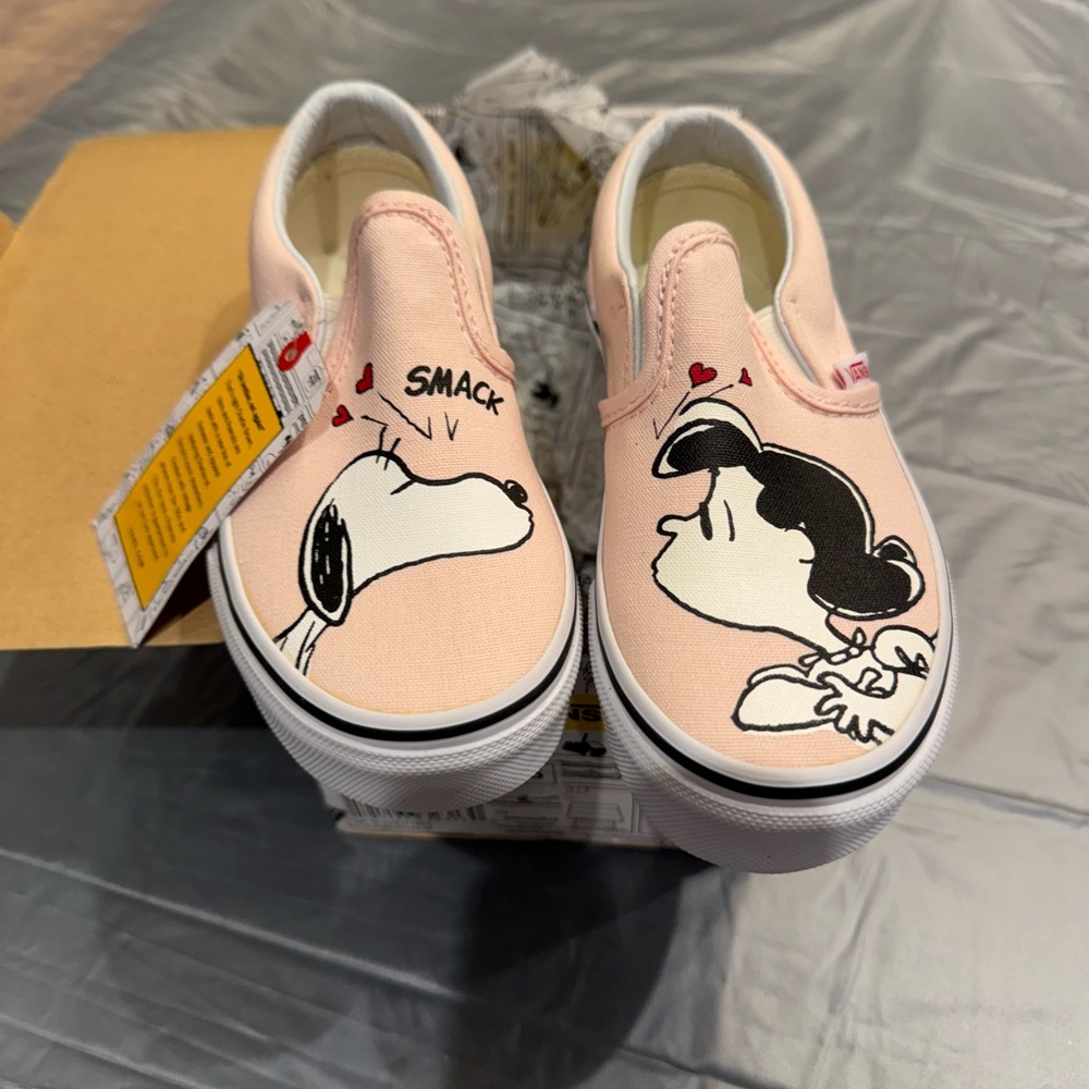 Peanuts x Slip-On Sneakers in Light Pink with Snoopy & Lucy Kiss Design